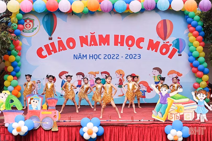 Các trường học ở Hà Tĩnh vui ngày khai trường, chào mừng năm học mới