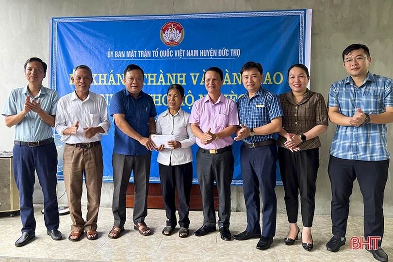 Đoàn ĐBQH hỗ trợ nhà nhân ái cho hộ nghèo ở Đức Thọ