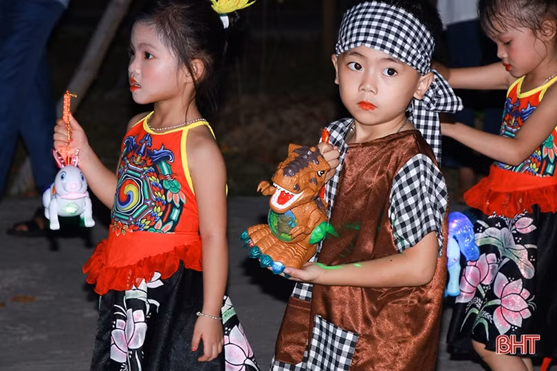 Học sinh ischool Hà Tĩnh hào hứng với đêm hội trăng rằm