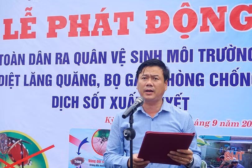 Ra quân diệt bọ gậy tại “điểm nóng” sốt xuất huyết ở thị xã Kỳ Anh