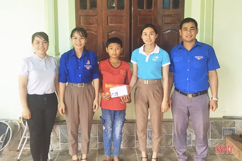 Lan tỏa hơi ấm “Mẹ đỡ đầu” đến trẻ em gặp hoàn cảnh khó khăn ở Hà Tĩnh