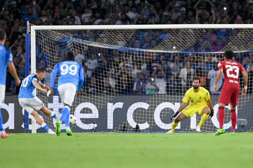 Liverpool thảm bại Napoli 1-4