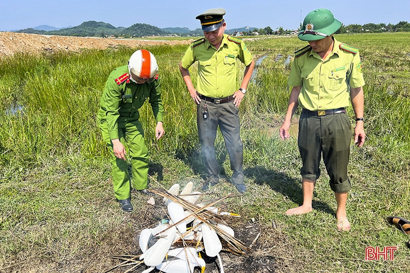 Đức Thọ tiêu hủy hàng ngàn dụng cụ bẫy chim hoang dã
