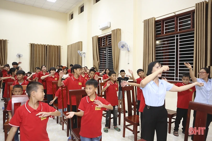 Trung thu đến sớm với Làng Trẻ em mồ côi Hà Tĩnh