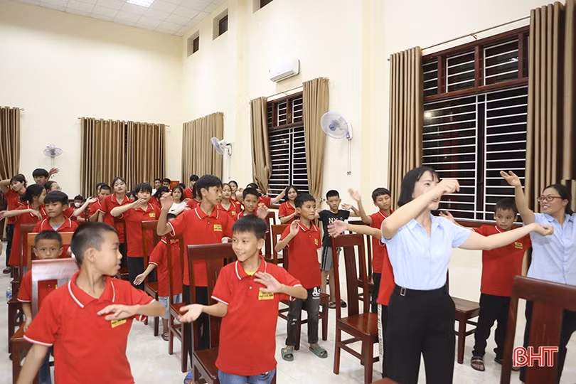 Trung thu đến sớm với Làng Trẻ em mồ côi Hà Tĩnh