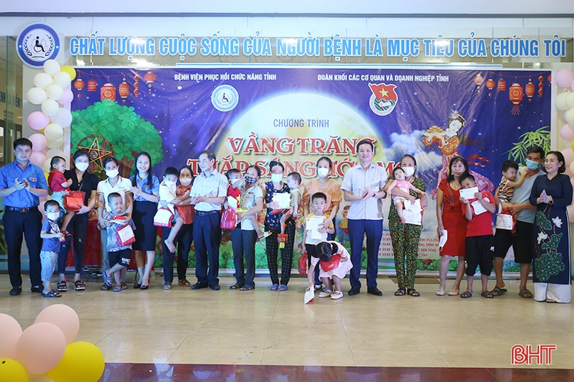 Đêm hội trăng rằm ở Bệnh viện Phục hồi chức năng Hà Tĩnh 