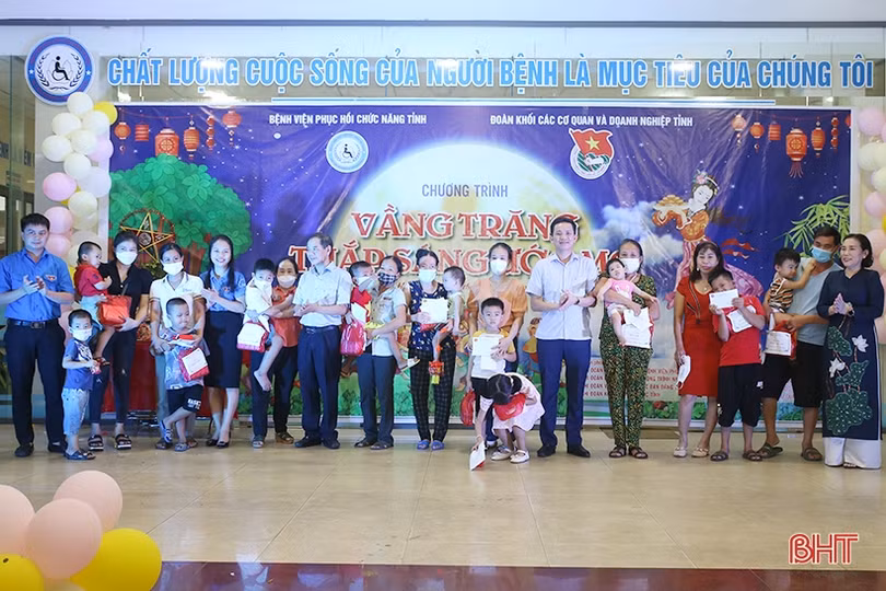 Đêm hội trăng rằm ở Bệnh viện Phục hồi chức năng Hà Tĩnh 