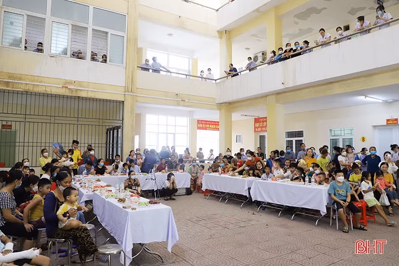 Mang Trung thu đến với bệnh nhi tại Bệnh viện Đa khoa tỉnh Hà Tĩnh