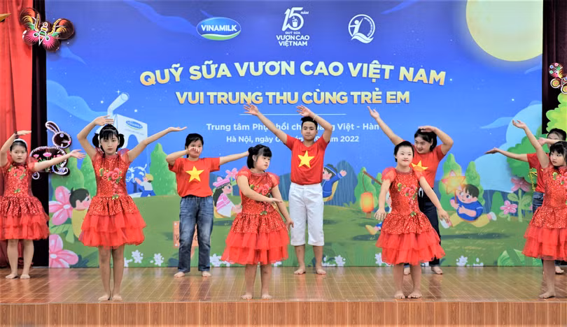 Mùa trung thu ấm áp cùng Quỹ Sữa Vươn cao Việt Nam