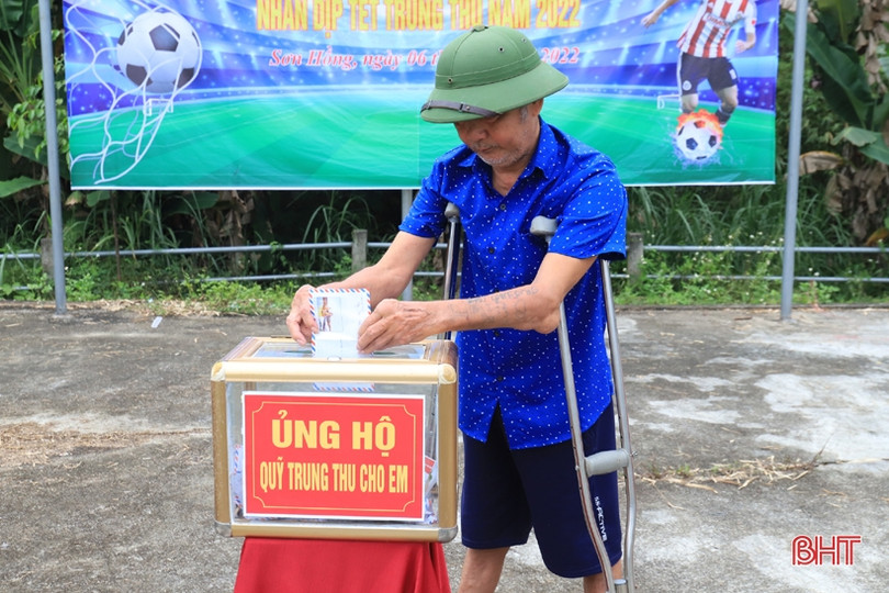 Giao lưu bóng đá gây quỹ ủng hộ trẻ em nghèo vui Tết Trung thu