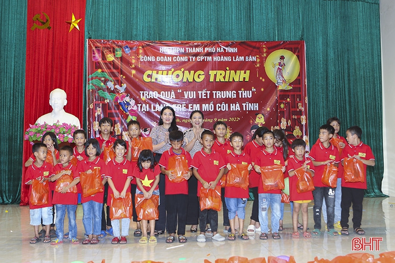 Trung thu đến sớm với Làng Trẻ em mồ côi Hà Tĩnh