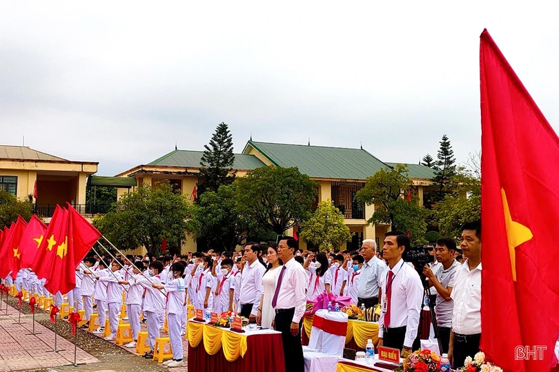 Các trường học ở Hà Tĩnh vui ngày khai trường, chào mừng năm học mới