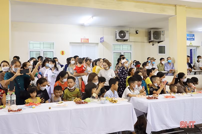 Mang Trung thu đến với bệnh nhi tại Bệnh viện Đa khoa tỉnh Hà Tĩnh