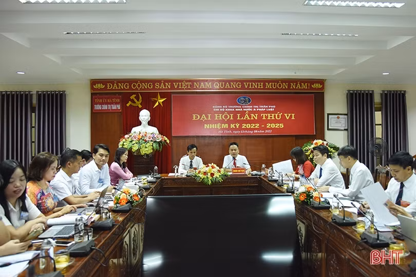 Đại hội chi bộ điểm tại Đảng bộ Trường Chính trị Trần Phú