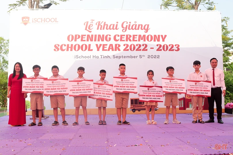 Các trường học ở Hà Tĩnh vui ngày khai trường, chào mừng năm học mới