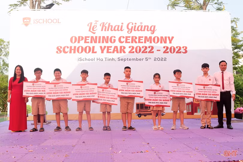 Các trường học ở Hà Tĩnh vui ngày khai trường, chào mừng năm học mới