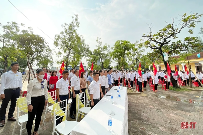 Các trường học ở Hà Tĩnh vui ngày khai trường, chào mừng năm học mới