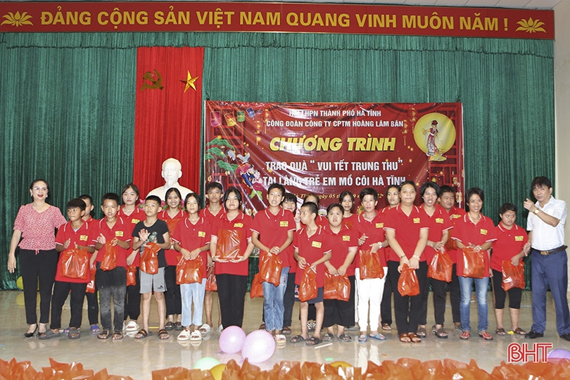Trung thu đến sớm với Làng Trẻ em mồ côi Hà Tĩnh