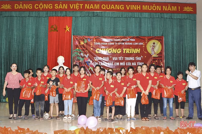 Trung thu đến sớm với Làng Trẻ em mồ côi Hà Tĩnh