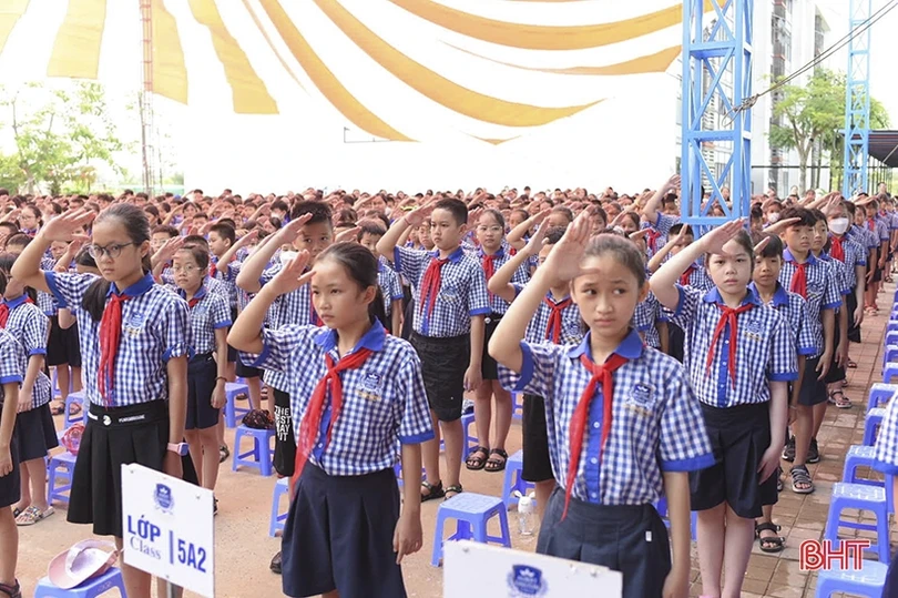 Các trường học ở Hà Tĩnh vui ngày khai trường, chào mừng năm học mới