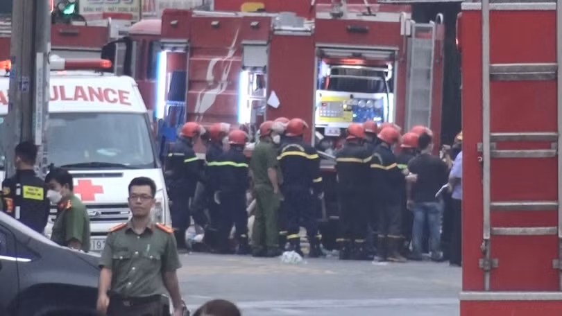 Vụ cháy quán karaoke tại Bình Dương, ít nhất 12 người chết