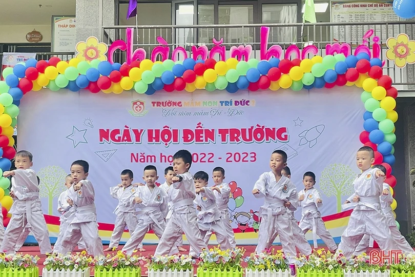 Các trường học ở Hà Tĩnh vui ngày khai trường, chào mừng năm học mới