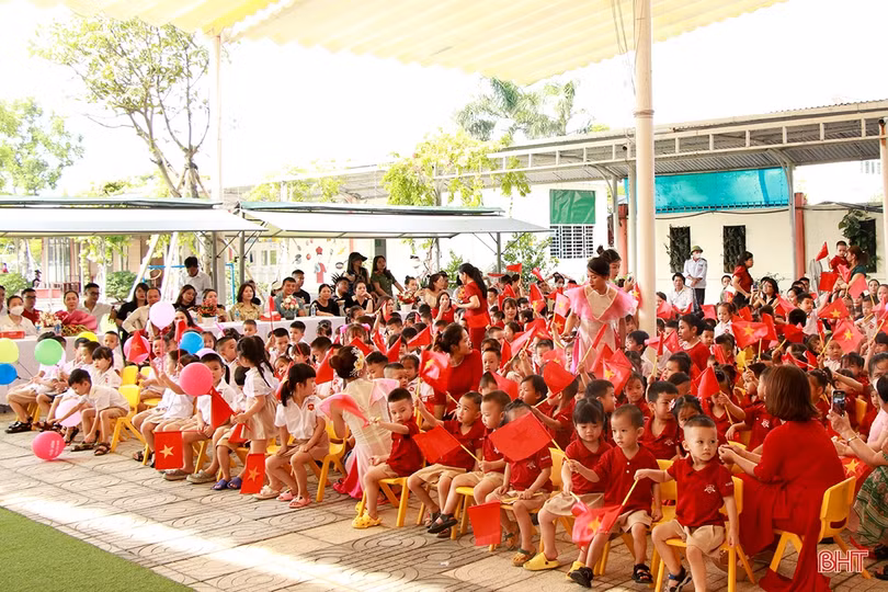 Các trường học ở Hà Tĩnh vui ngày khai trường, chào mừng năm học mới