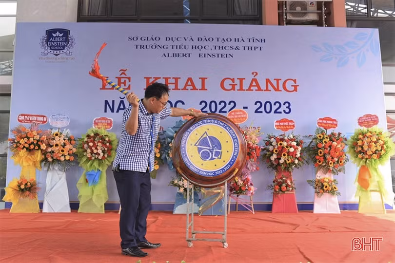 Các trường học ở Hà Tĩnh vui ngày khai trường, chào mừng năm học mới