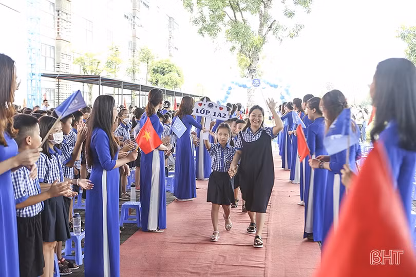 Các trường học ở Hà Tĩnh vui ngày khai trường, chào mừng năm học mới