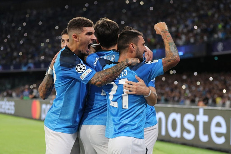 Liverpool thảm bại Napoli 1-4
