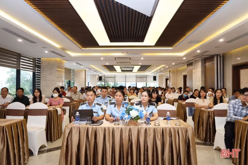 150 học viên tham gia tập huấn phổ biến kiến thức pháp luật về thương mại điện tử