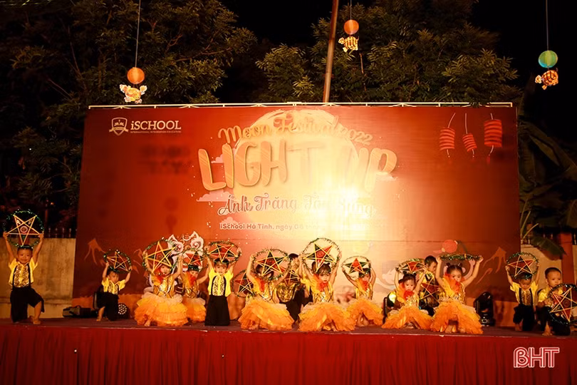 Học sinh ischool Hà Tĩnh hào hứng với đêm hội trăng rằm