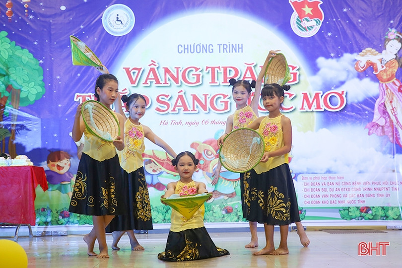 Đêm hội trăng rằm ở Bệnh viện Phục hồi chức năng Hà Tĩnh 