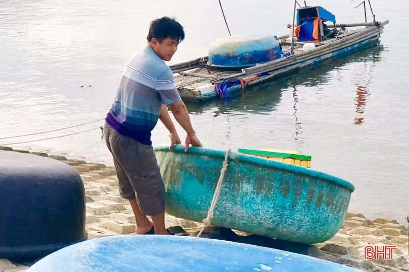 Giá dầu tăng cao, ngư dân Hà Tĩnh tiến thoái lưỡng nan