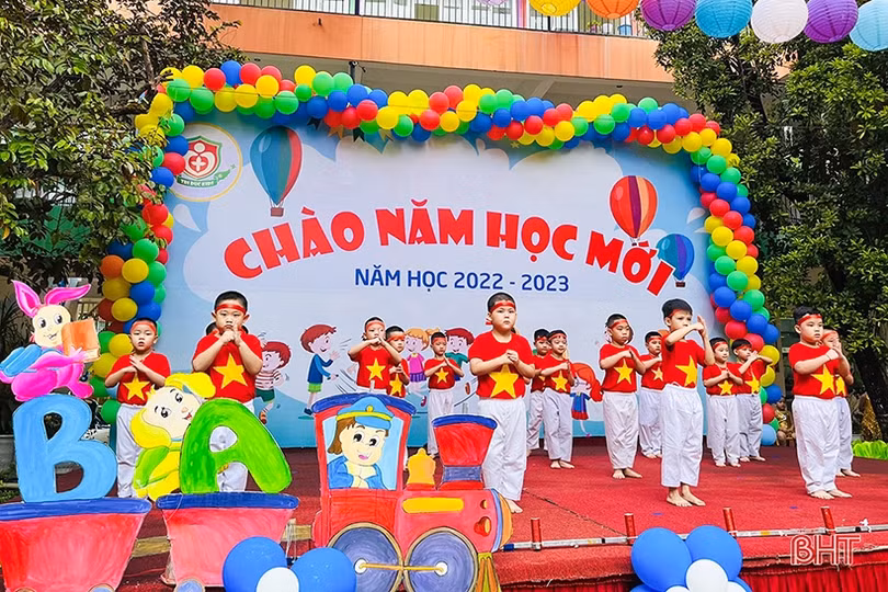 Các trường học ở Hà Tĩnh vui ngày khai trường, chào mừng năm học mới