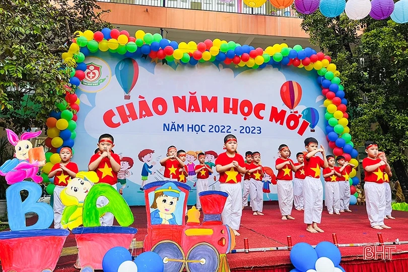Các trường học ở Hà Tĩnh vui ngày khai trường, chào mừng năm học mới