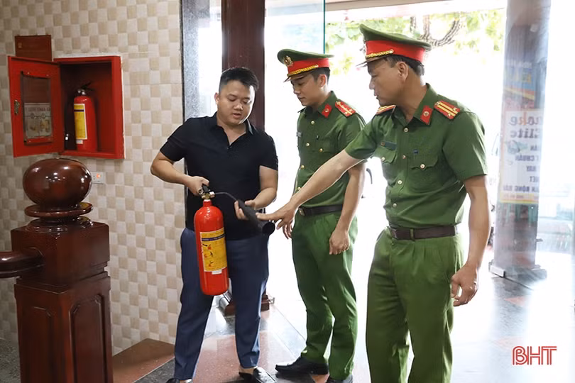 Công an Hà Tĩnh kiểm tra công tác đảm bảo an toàn phòng cháy, chữa cháy tại các cơ sở kinh doanh Karaoke