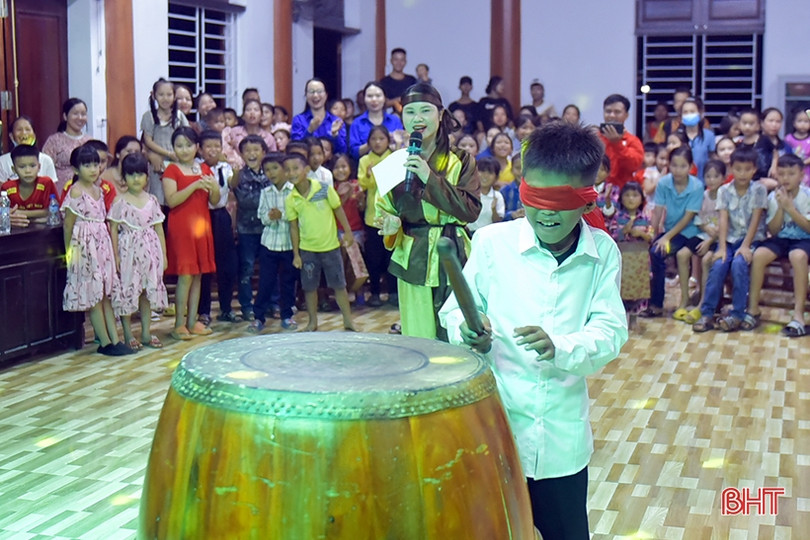 Rộn rã đêm hội trăng rằm ở bản Rào Tre