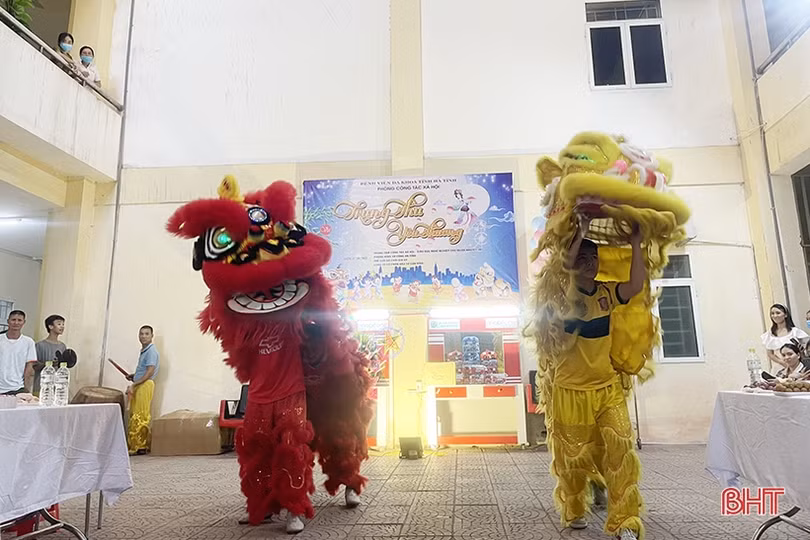 Mang Trung thu đến với bệnh nhi tại Bệnh viện Đa khoa tỉnh Hà Tĩnh