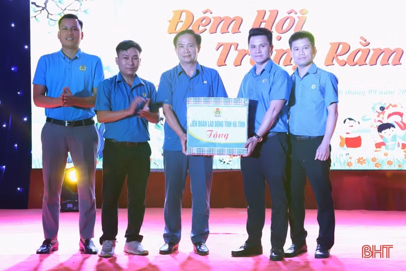 Con em người lao động Formosa Hà Tĩnh vui “Đêm hội trăng rằm”