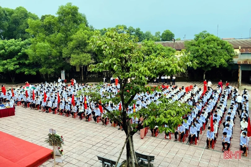 Các trường học ở Hà Tĩnh vui ngày khai trường, chào mừng năm học mới