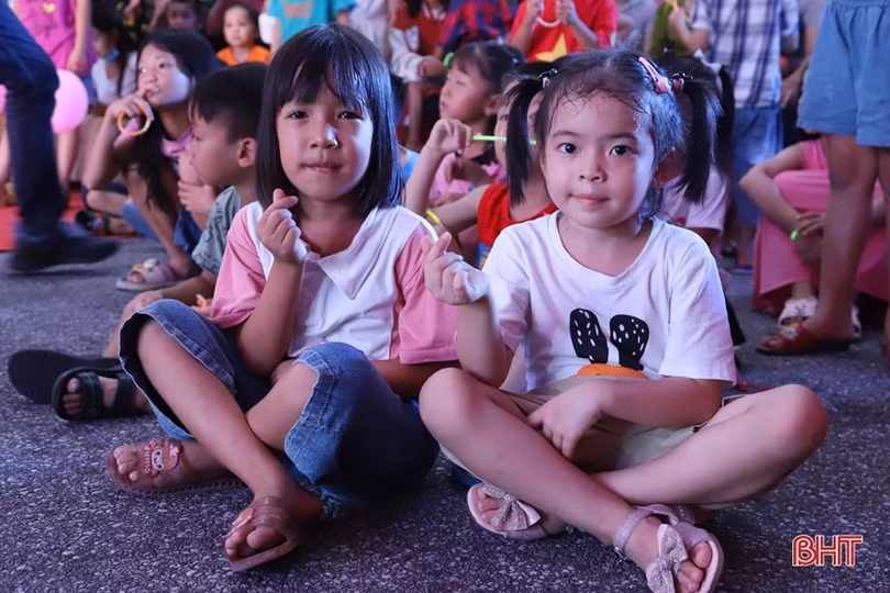 Trẻ em Hà Tĩnh đón Trung thu ấm áp, an lành