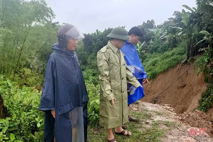 Mưa lớn gây sạt lở đập Khe Xai ở Vũ Quang