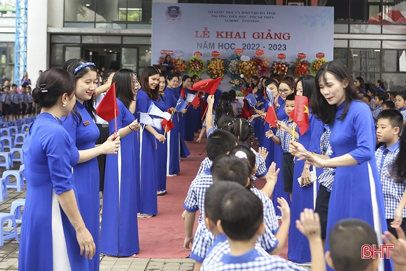 Các trường học ở Hà Tĩnh vui ngày khai trường, chào mừng năm học mới