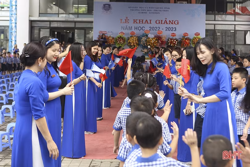 Các trường học ở Hà Tĩnh vui ngày khai trường, chào mừng năm học mới