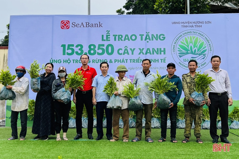 SeABank trao tặng gần 154.000 cây keo giống cho huyện Hương Sơn