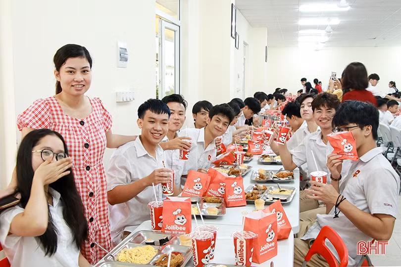 Học sinh ischool Hà Tĩnh hào hứng với đêm hội trăng rằm