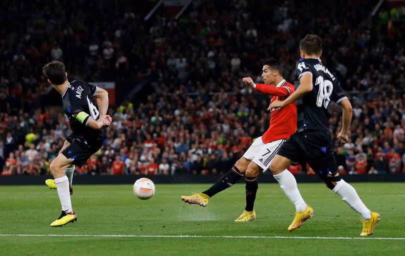 Ronaldo đá chính trong trận thua của MU