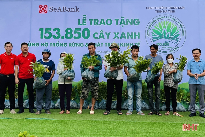 SeABank trao tặng gần 154.000 cây keo giống cho huyện Hương Sơn