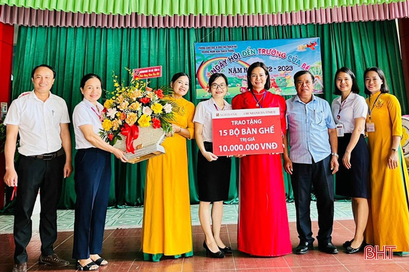 Agirbank Hà Tĩnh II trao học bổng và trang thiết bị cho các trường học